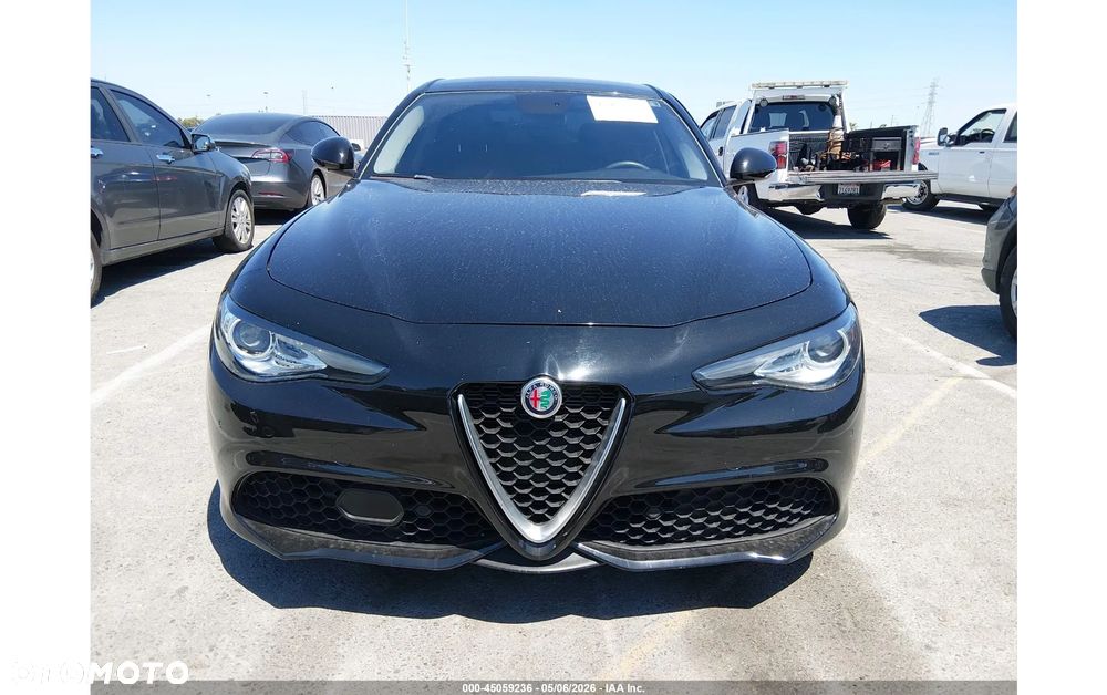 Alfa Romeo Giulia - 5