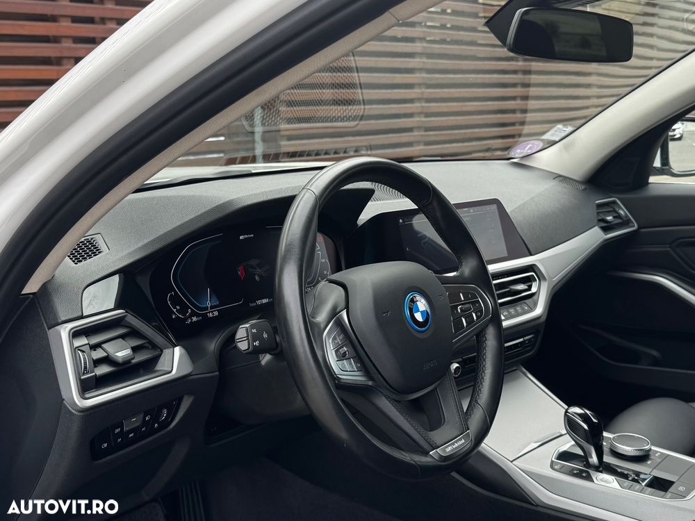 BMW Seria 3 330e Aut. Luxury Line - 16