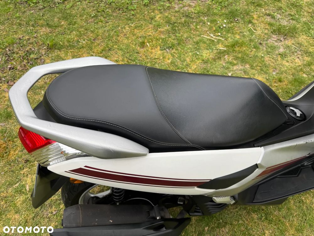 Yamaha NMAX - 28