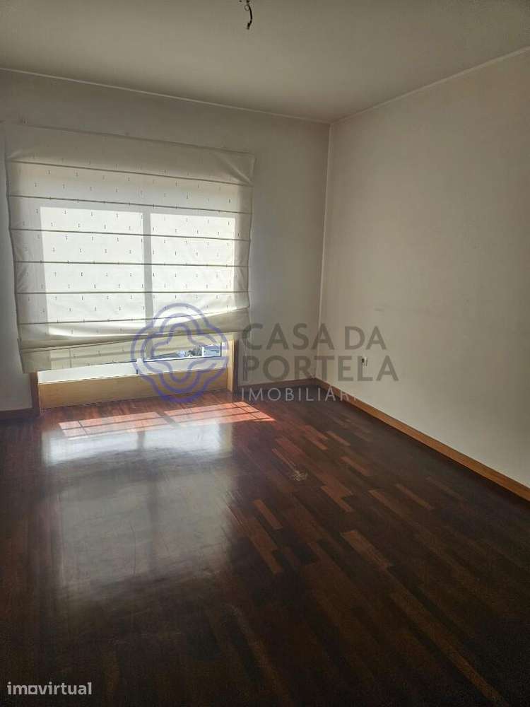 Fabuloso Apartamento T2 em Ermesinde com Varanda e Garagem Fechada