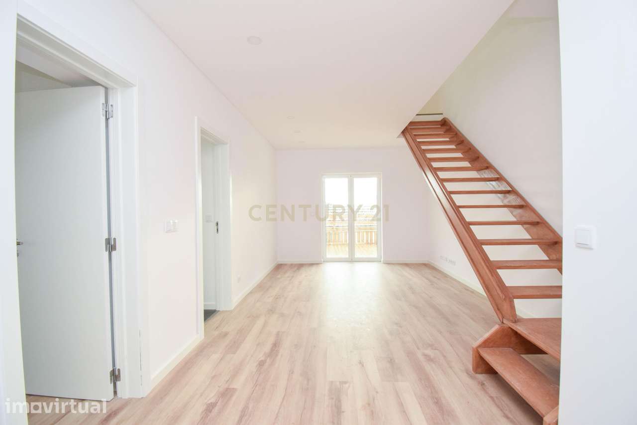 MORADIA T2 com JARDIM * Bairro tranquilo Cova Piedade Almada * 25 min - Grande imagem: 4/40