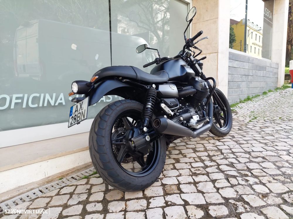 Moto Guzzi V7 STONE - 5
