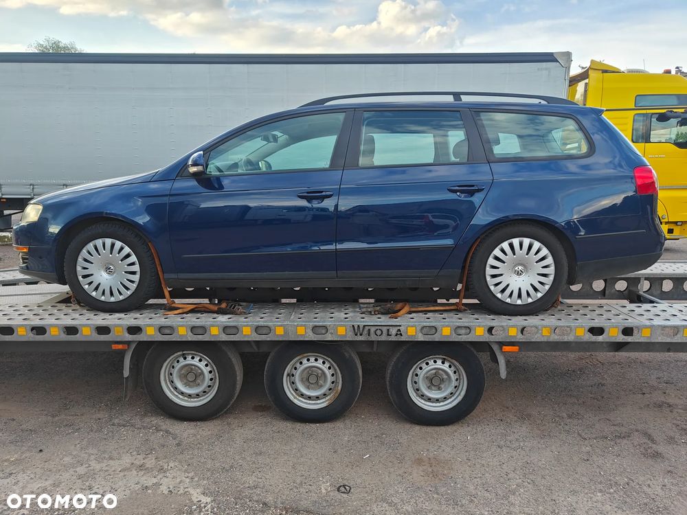 Volkswagen Passat 1.6 FSI Comfortline - 2