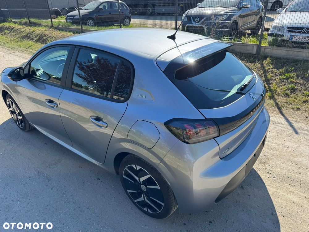 Peugeot 208 - 18