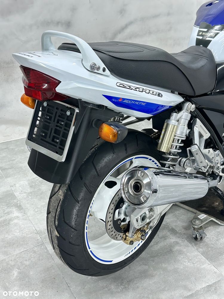 Suzuki GSX - 23