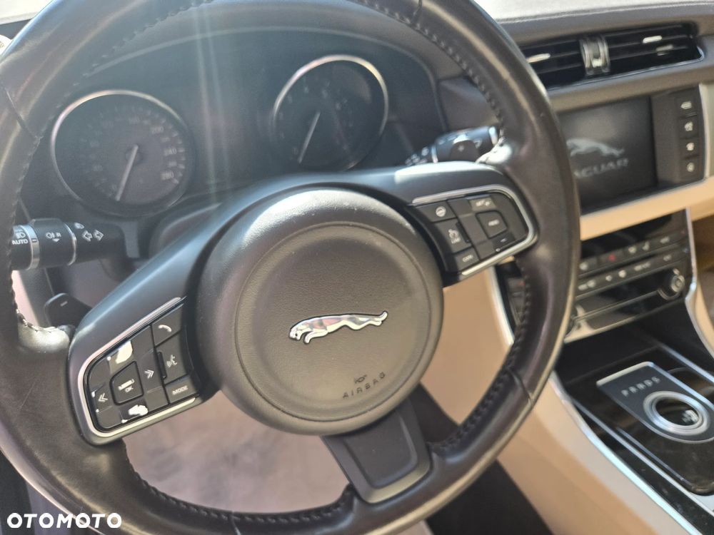 Jaguar XF 3.0 T Premium Luxury - 6