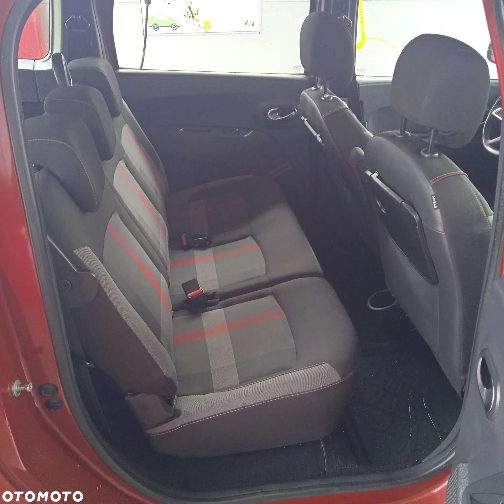 Dacia Lodgy 1.6 SCe Stepway S&S - 8