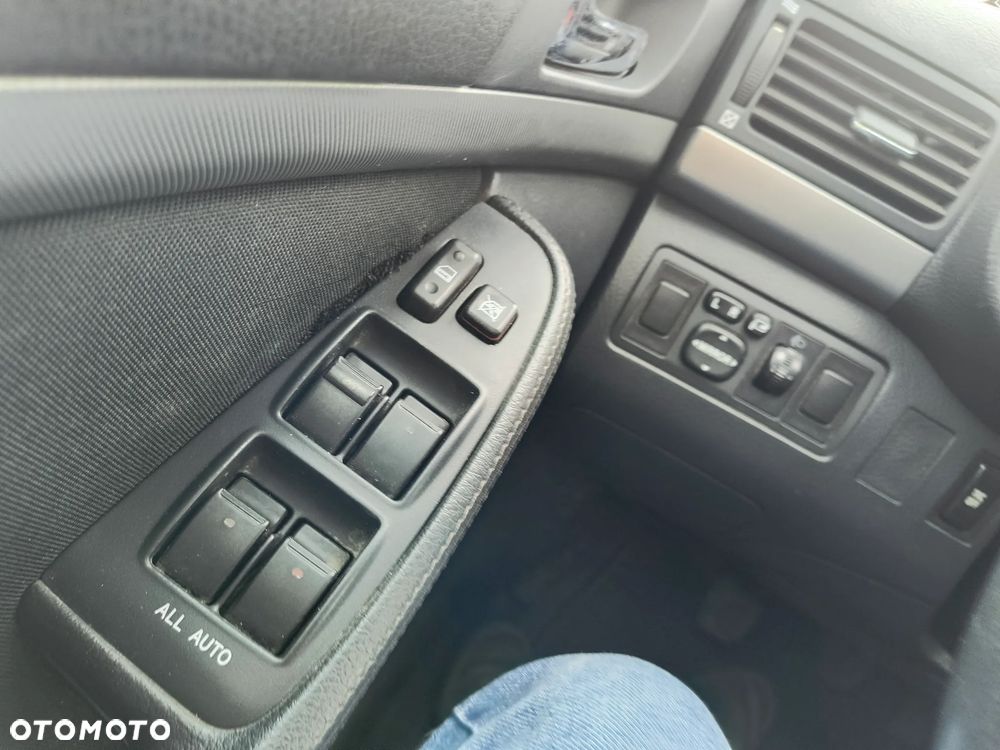 Toyota Avensis 2.0 D-4D Luna - 17