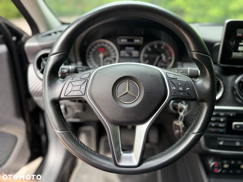 Mercedes-Benz GLA 200 7G-DCT Urban - 22