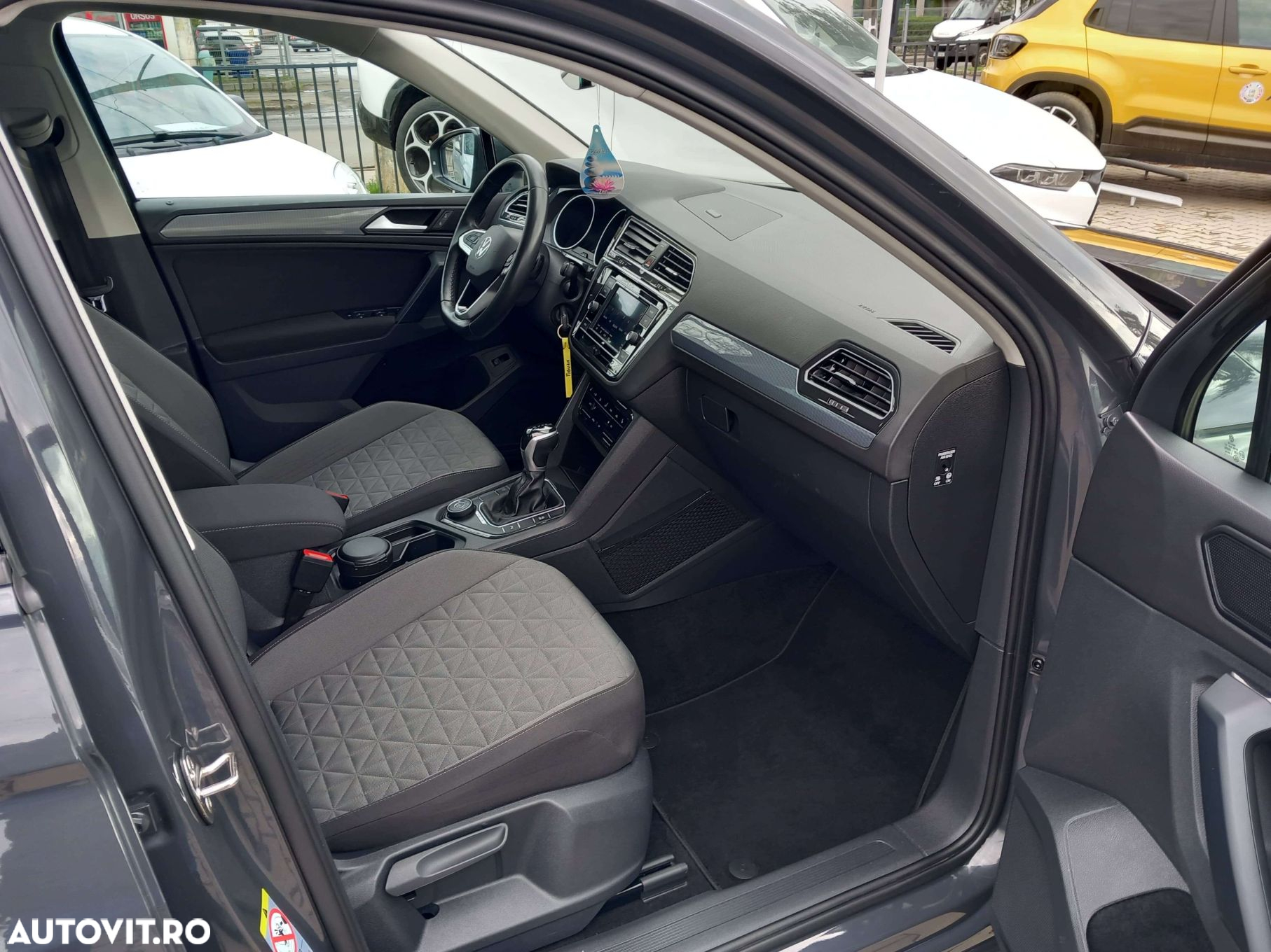 Volkswagen Tiguan 2.0 TDI 4Mot DSG Comfortline - 8