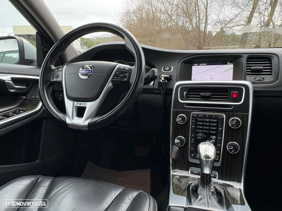 Volvo V60 2.4 D6 Summum AWD Phev - 32