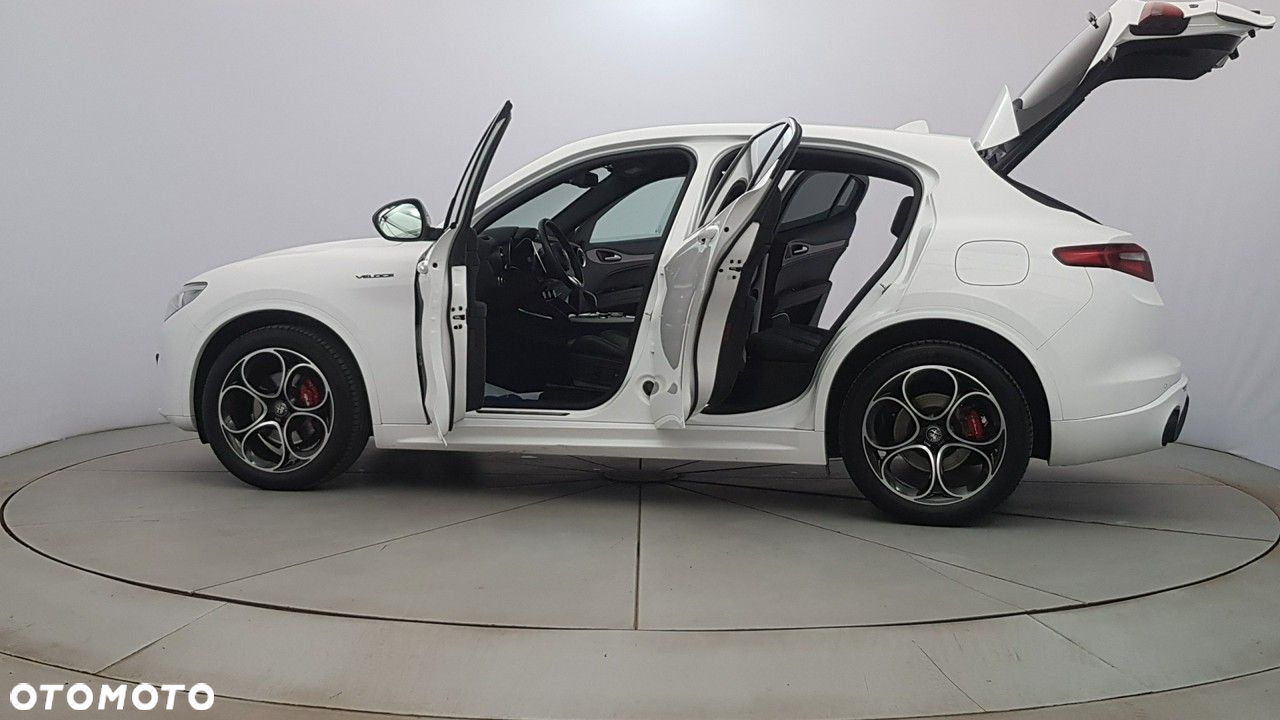 Alfa Romeo Stelvio - 11