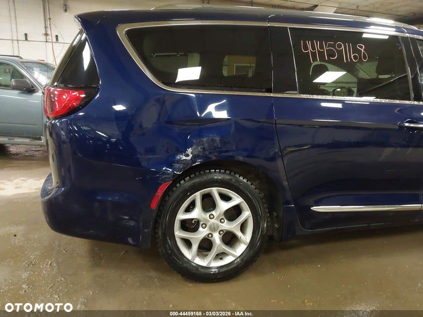 Chrysler Pacifica - 21