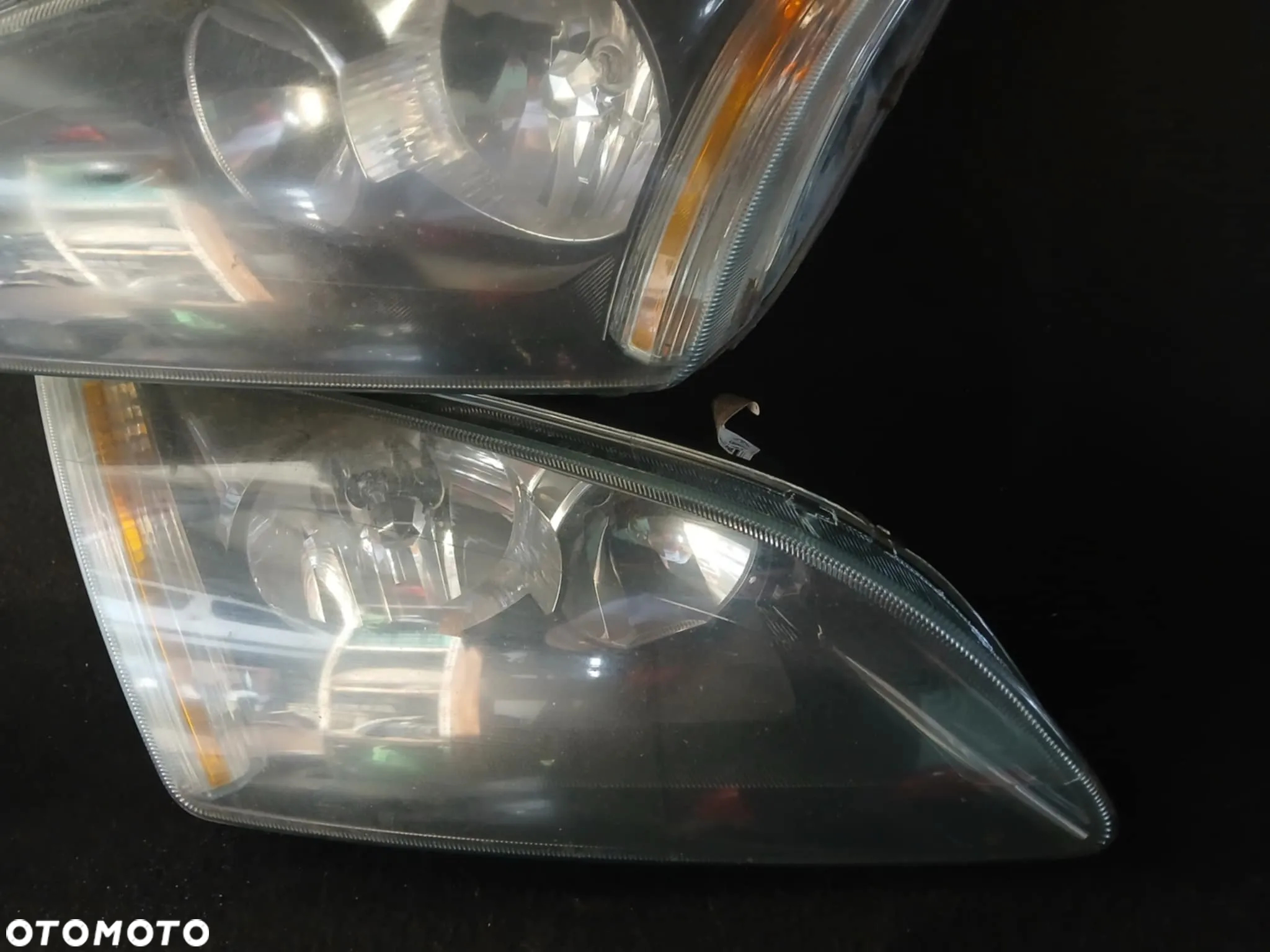 Ford Focus Mk2 Lampa przednia lewa, prawa czarny środek - 3