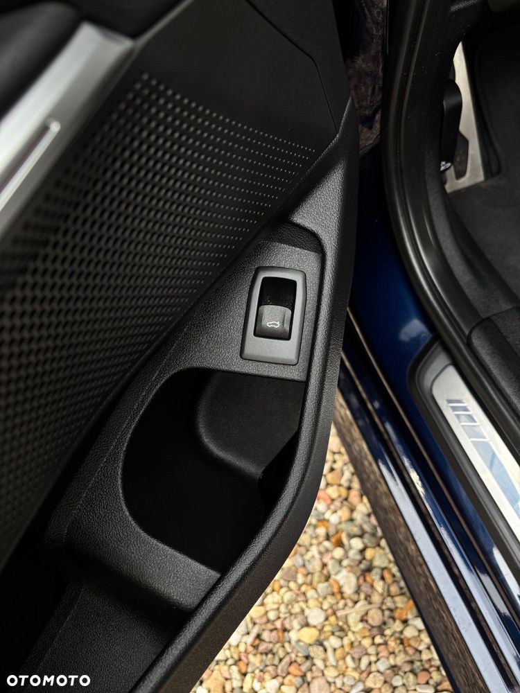BMW Seria 3 320d xDrive Edition M Sport Shadow - 14