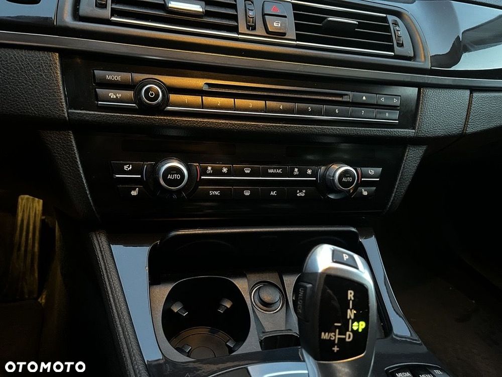 BMW Seria 5 525d Sport-Aut Luxury Line - 11