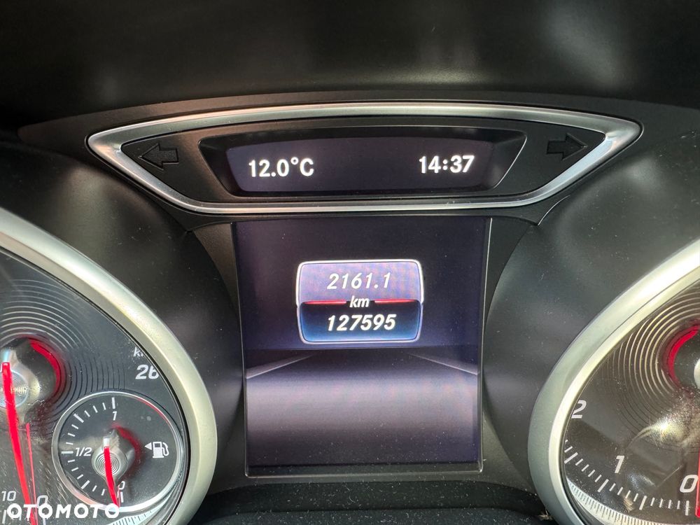 Mercedes-Benz CLA Shooting Brake 200 AMG Line - 13