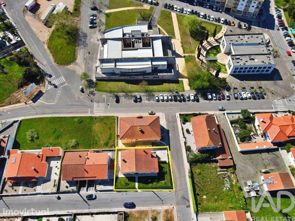 Moradia em gaveto T5 em Cadaval e Pêro Moniz de 663 m2 - Grande imagem: 5/38