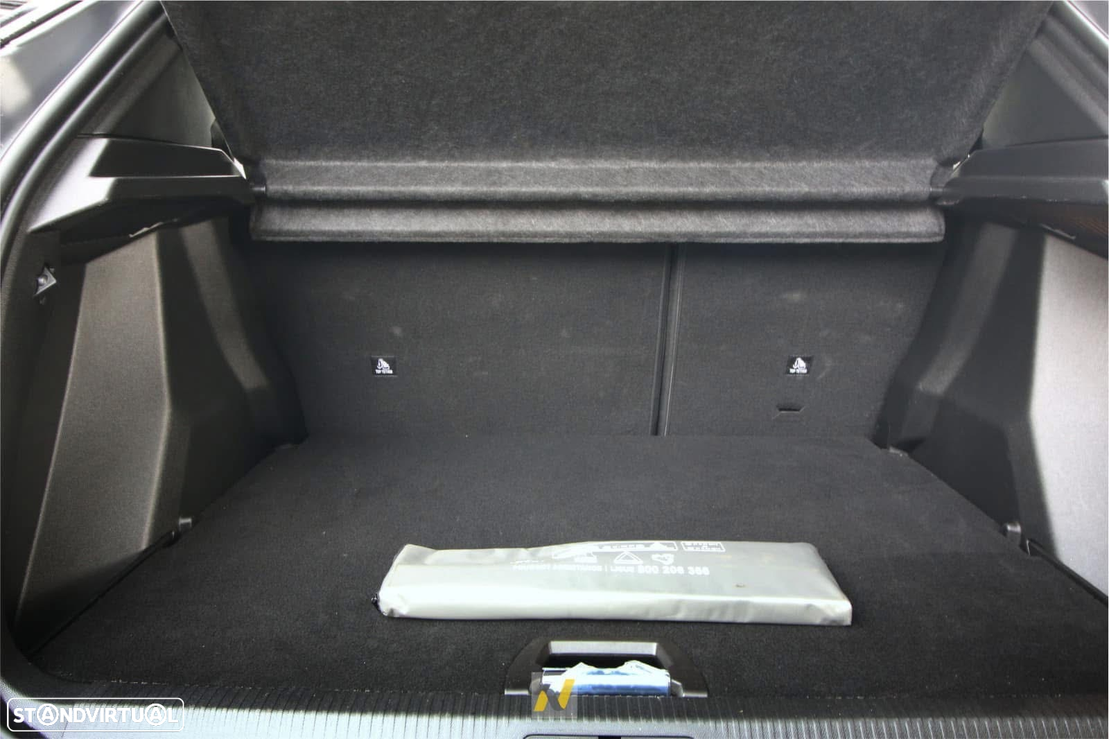 Peugeot 2008 1.2 PureTech Allure Pack EAT8 - 22