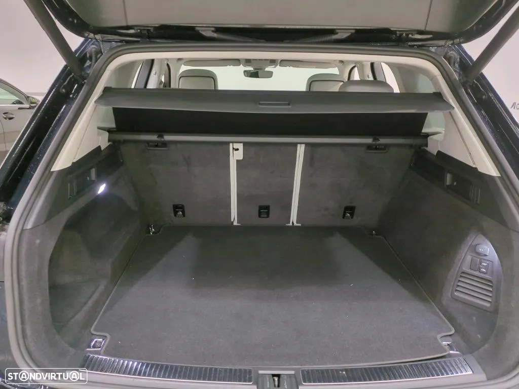 VW Touareg 3.0 TDI V6 Elegance Plus - 10