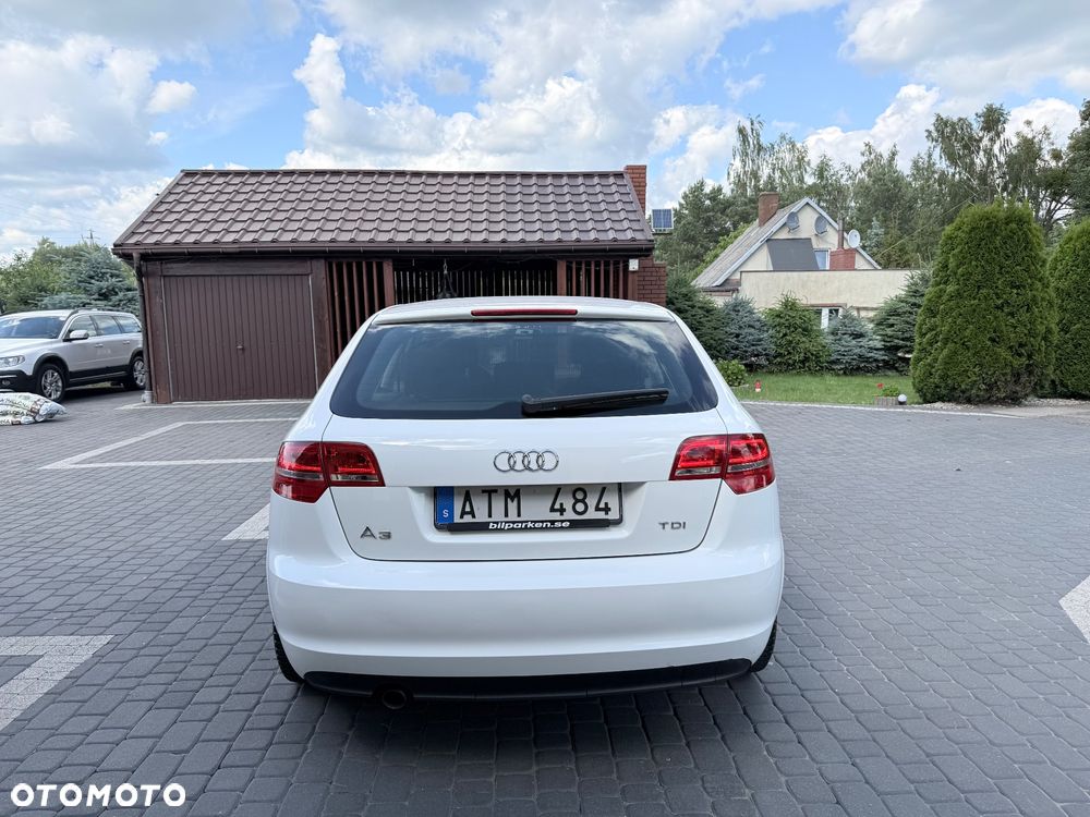 Audi A3 Sportback 1.6 TDI DPF S tronic S line Sportpaket - 8