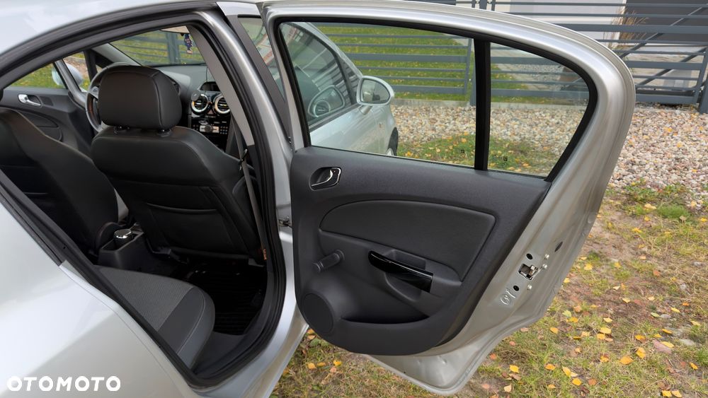 Opel Corsa 1.2 16V Cosmo - 15
