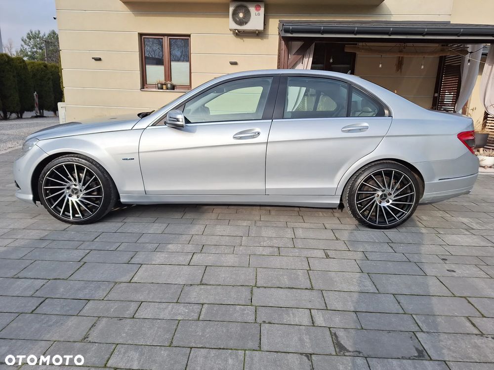 Mercedes-Benz Klasa C 250 CGI BlueEff Elegance - 1