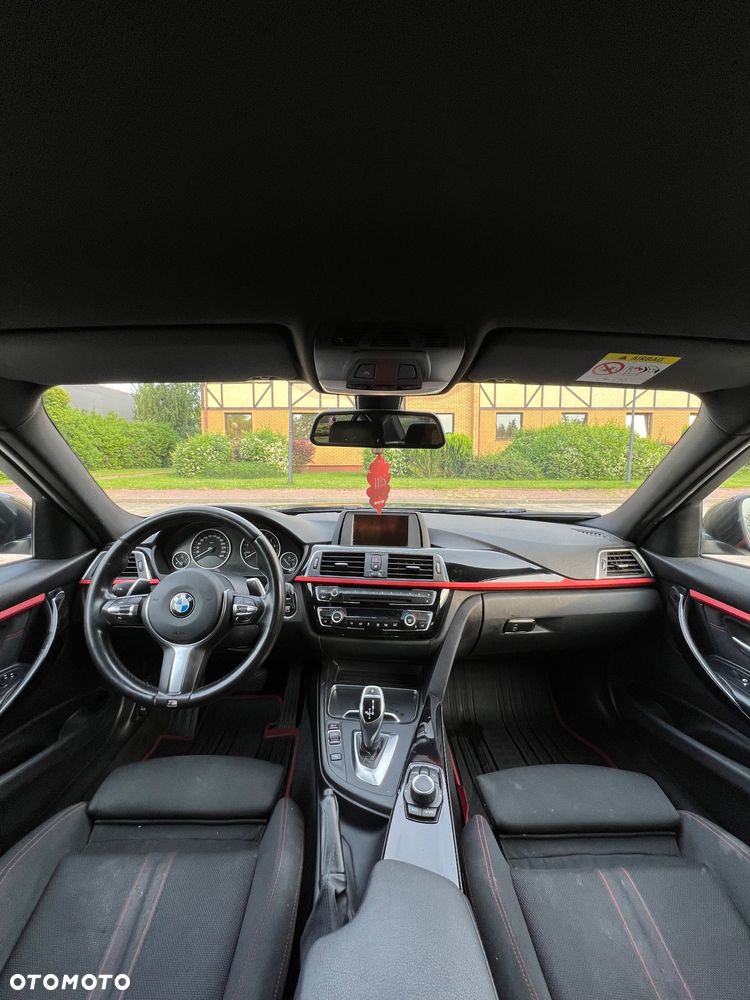 BMW Seria 3 330i Sport - 13