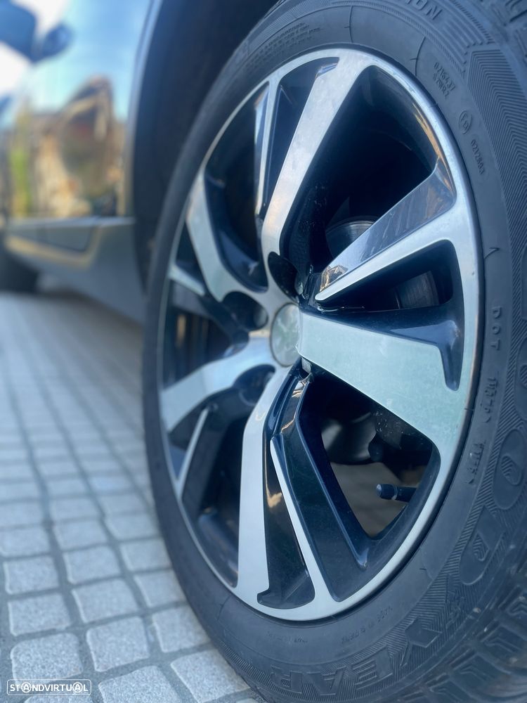 Peugeot 2008 1.2 PureTech GT Line - 24