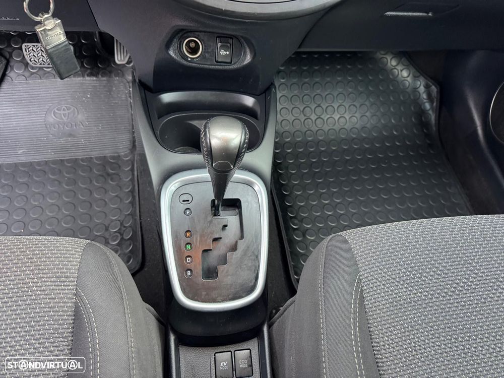 Toyota Yaris 1.5 HSD Comfort+Navi - 21