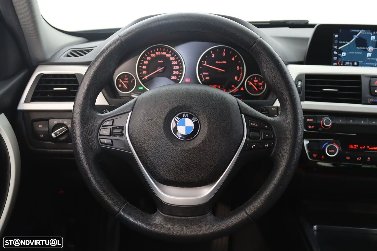 BMW 318 d Touring - 10