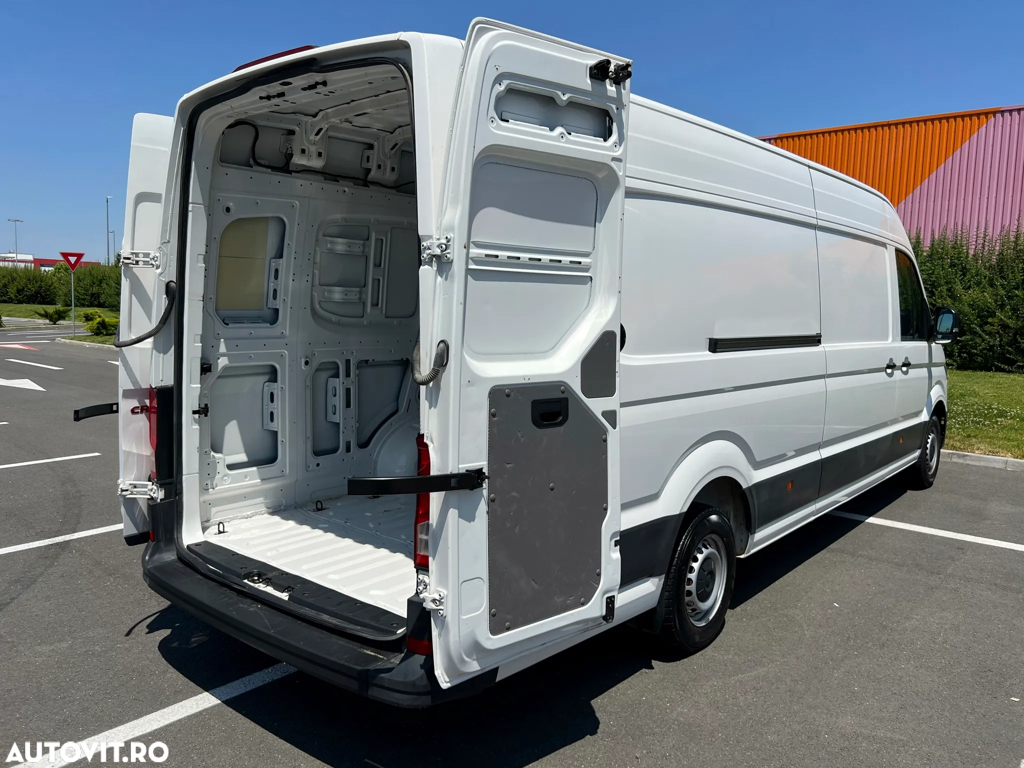Volkswagen Crafter Furgon Maxi L5H3 - 10