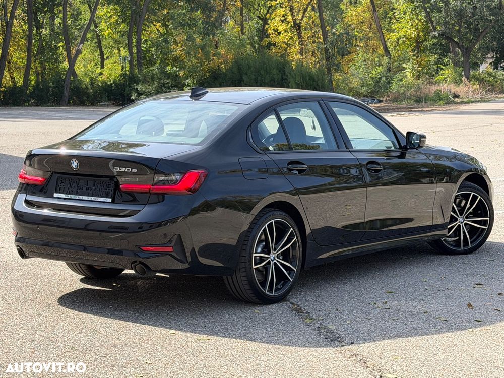 BMW Seria 3 330e Aut. Sport Line - 6
