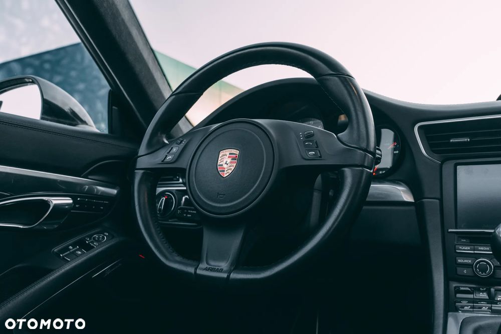 Porsche 911 Carrera 4S - 18