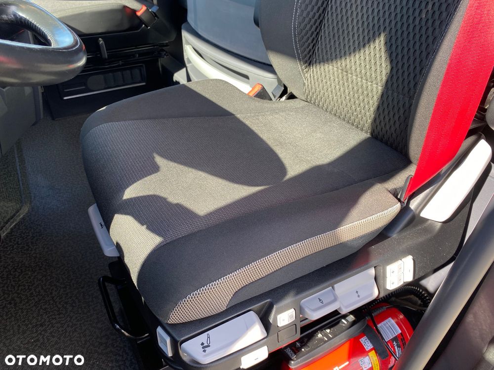 Renault THIGH480 High Sleeper Cab - 10