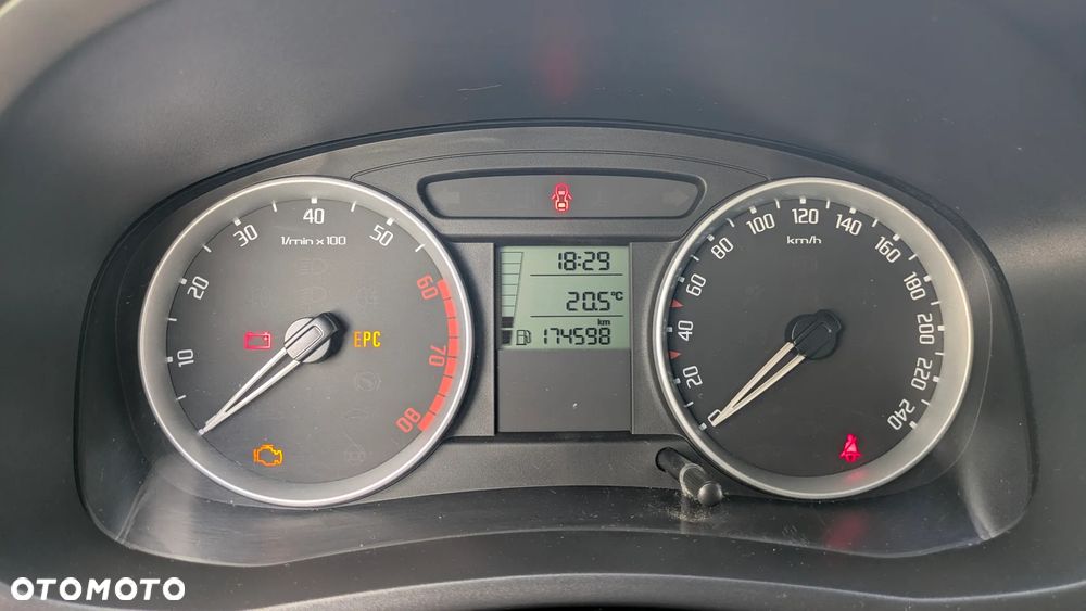 Skoda Fabia 1.6 16V Sportline - 13