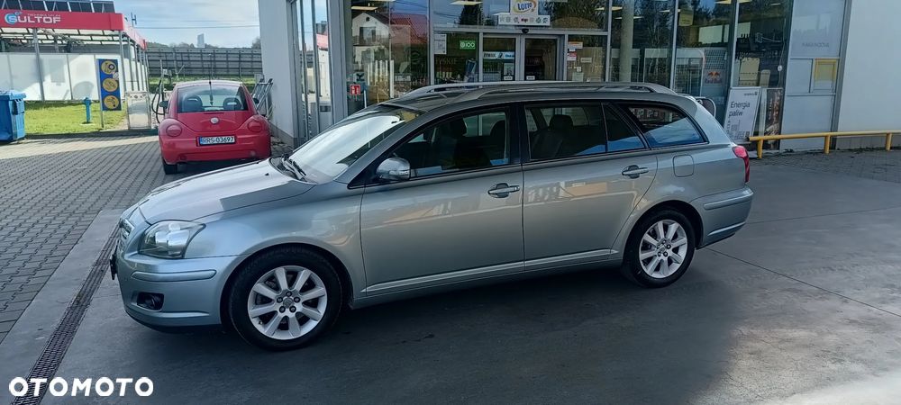 Toyota Avensis 2.0 D-4D Luna - 2