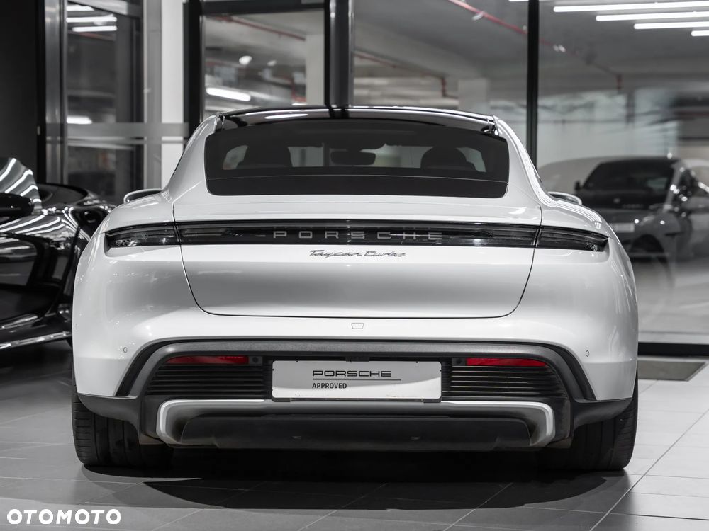 Porsche Taycan Turbo - 8
