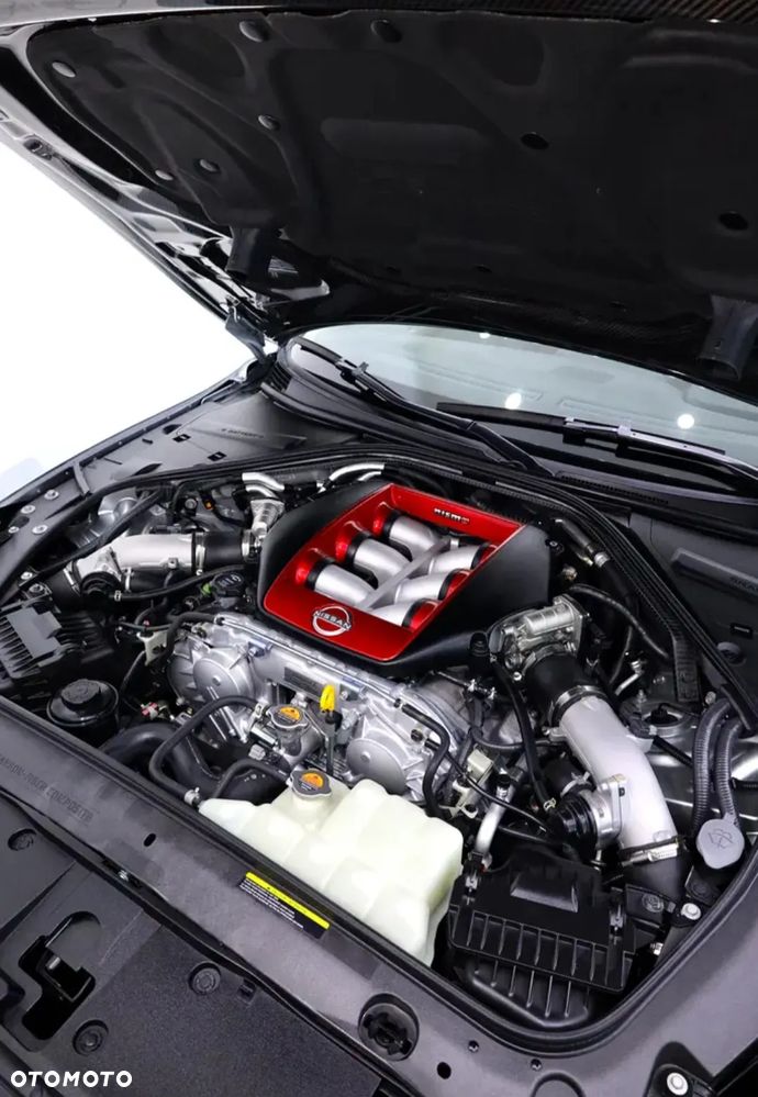 Nissan GT-R - 14