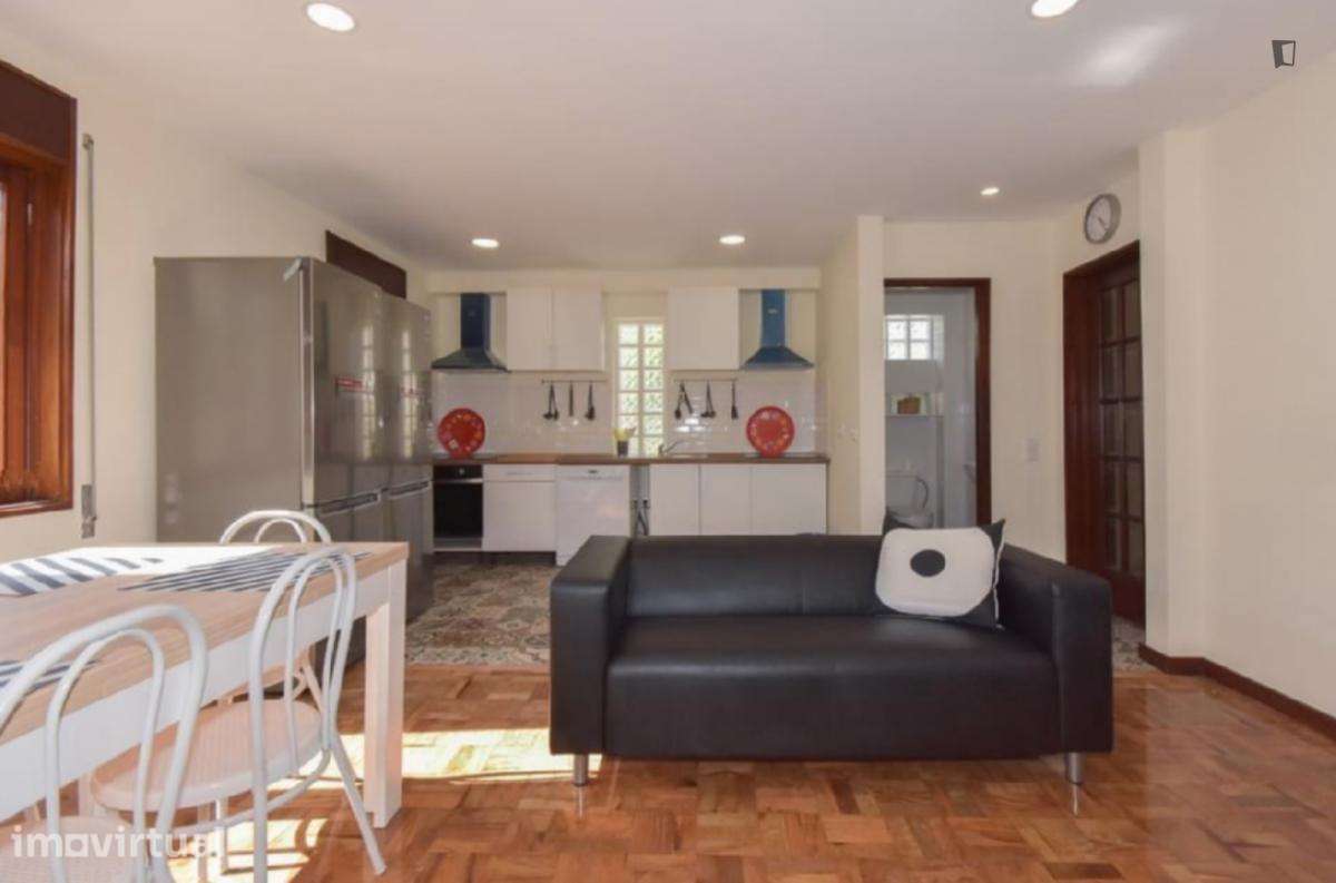 Quarto - localizado em Paranhos Porto - Grande imagem: 4/7