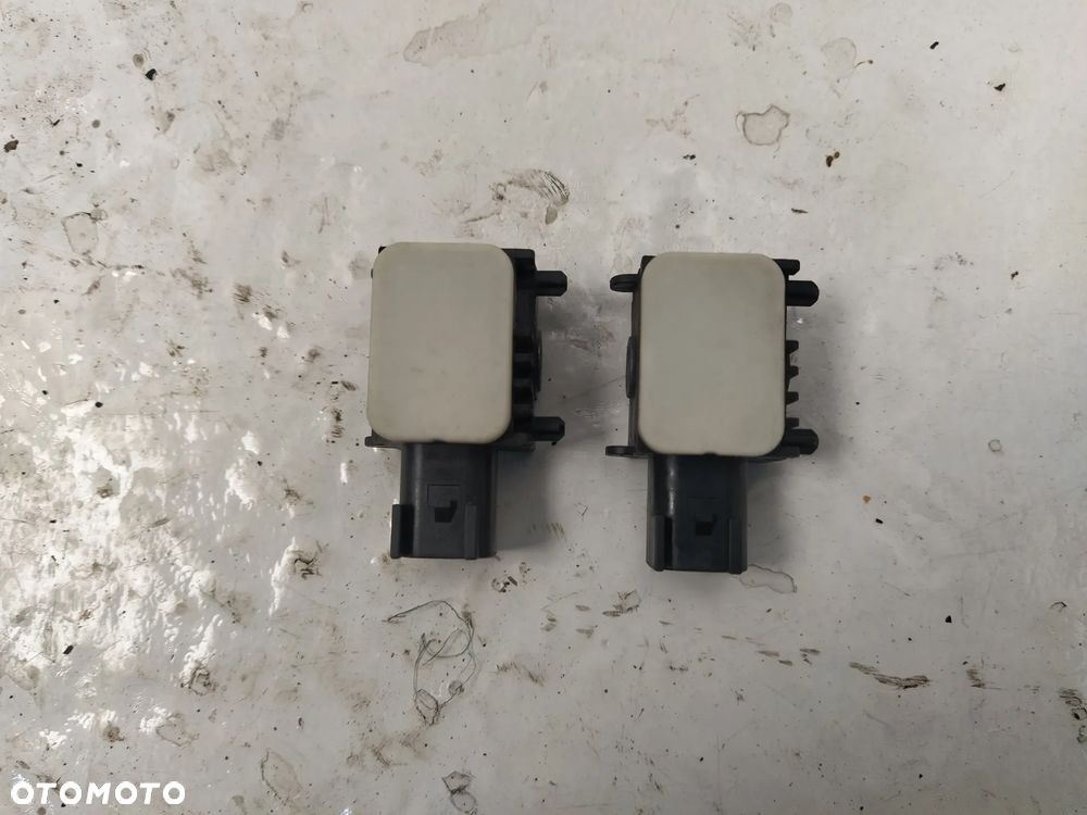 JAGUAR XJ X351 ELEMENTY ZDERZAKA PRZÓD KRATKA ŚRODKOWA LEWA PRAWA WIĄZKA KABEL PDC 4XPDC CZUJNIKI PARKOWANIA SPRYSKIWACZE ABSORBER CZUJNIK UDERZENIOWY ORYGINAŁ - 29