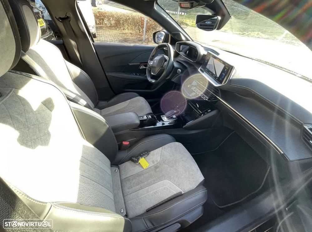 Peugeot e-208 GT - 8