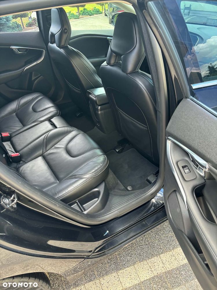 Volvo V40 D2 R Design - 16