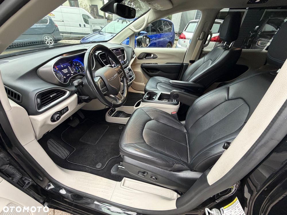 Chrysler Pacifica - 12