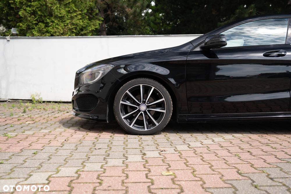 Mercedes-Benz CLA 180 7G-DCT - 10
