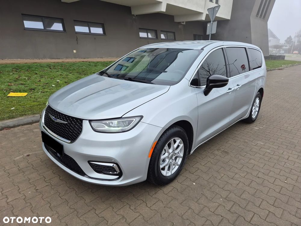 Chrysler Pacifica - 1