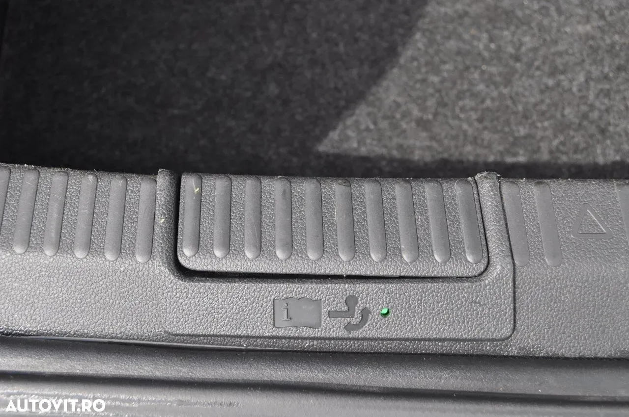 Skoda Superb 2.0 TDI DSG Laurin & Klement - 38