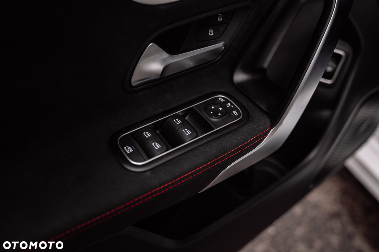 Mercedes-Benz CLA AMG 35 4-Matic 7G-DCT - 22
