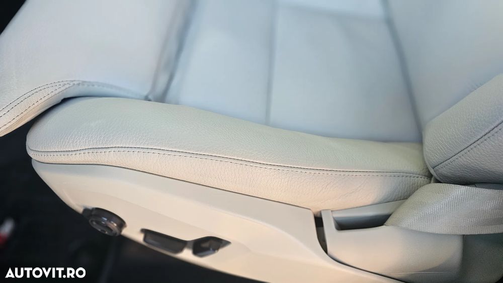 Volvo XC 60 Recharge T8 AWD AT Ultimate Dark - 36