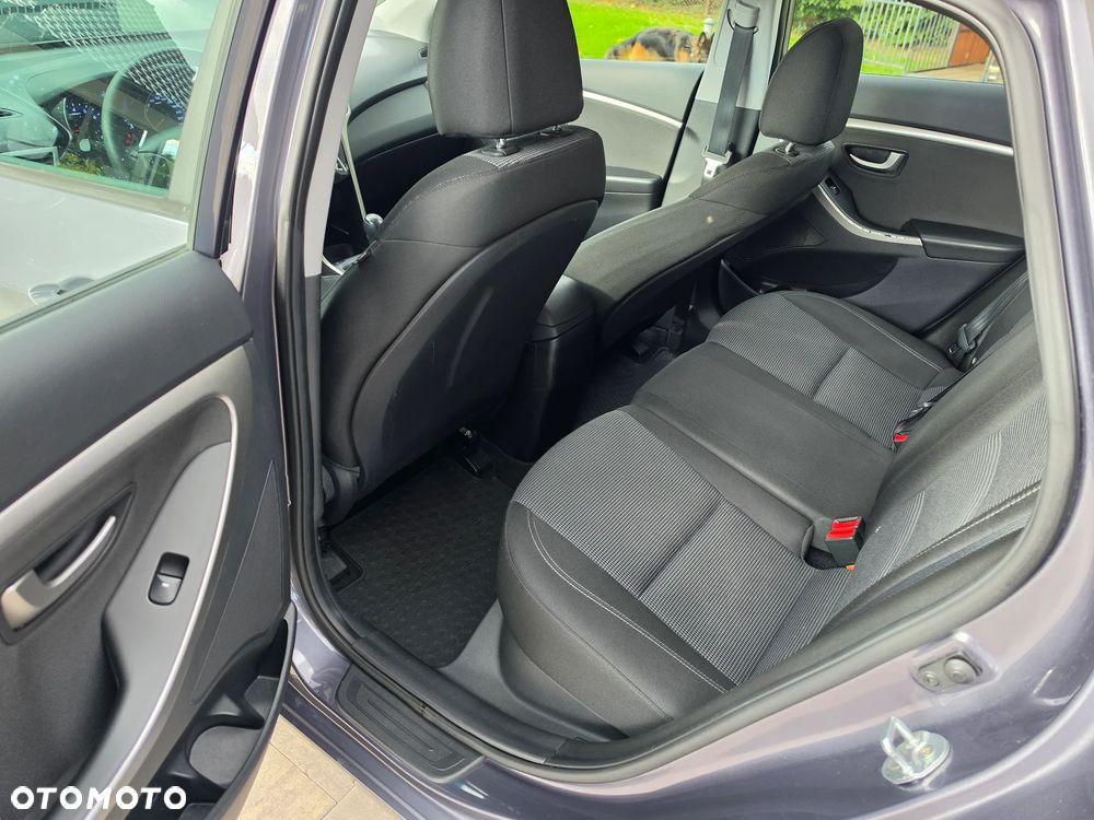 Hyundai i30 blue 1.4 Style - 13
